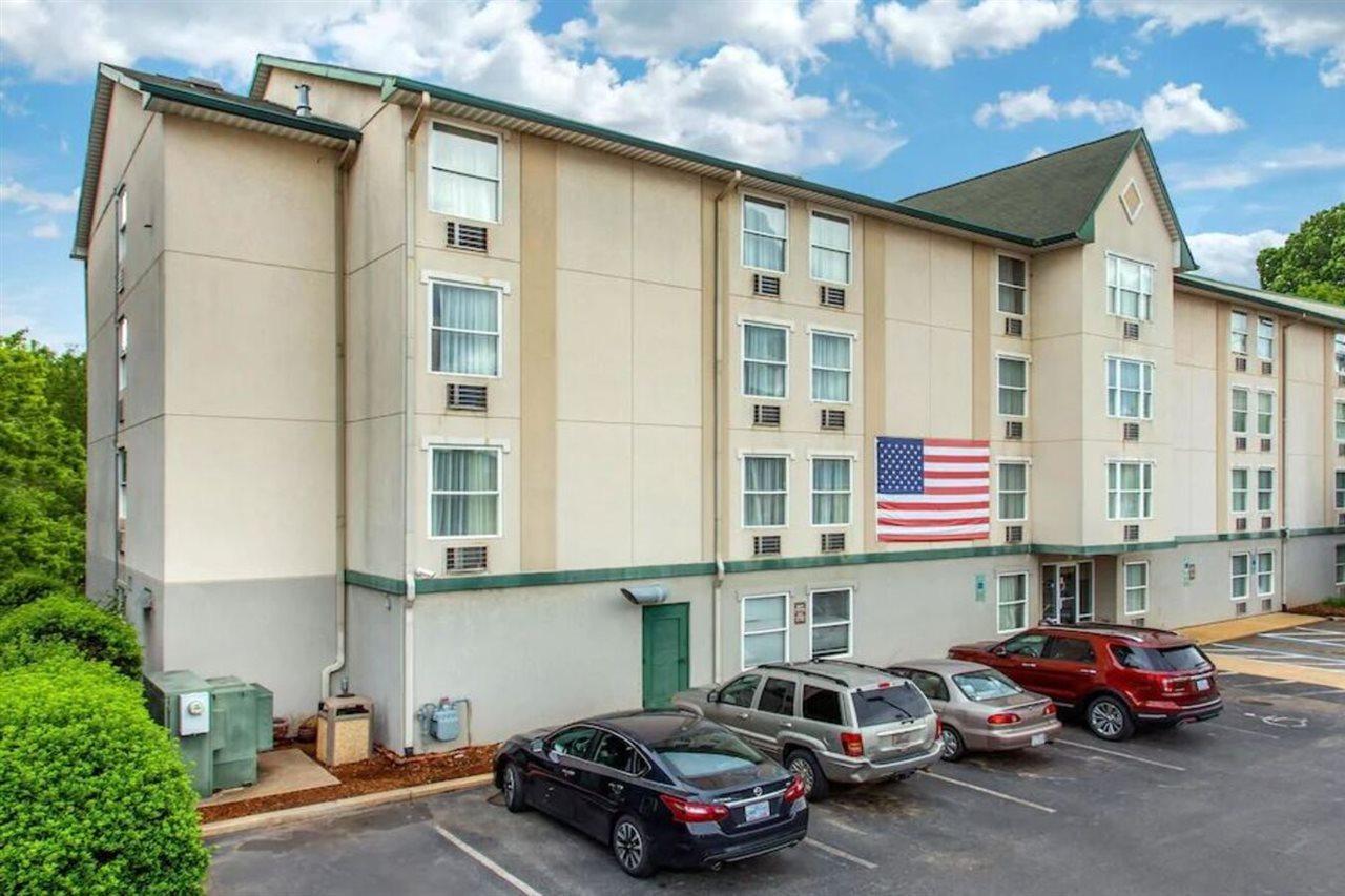 Rodeway Inn & Suites Near Outlet Mall - Ашвил Екстериор снимка