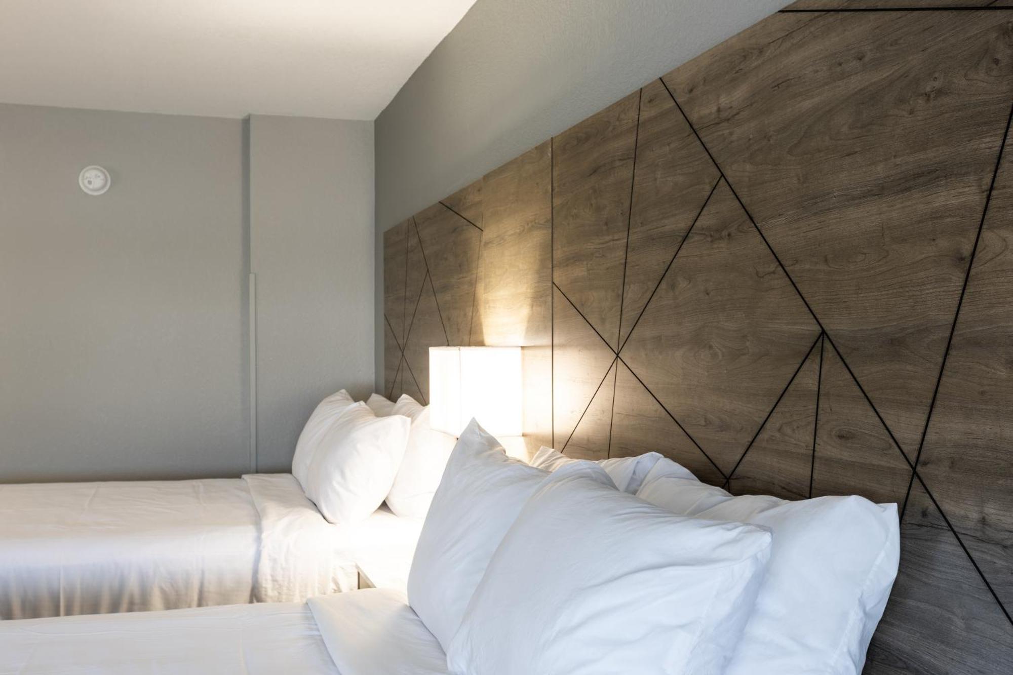 Rodeway Inn & Suites Near Outlet Mall - Ашвил Екстериор снимка