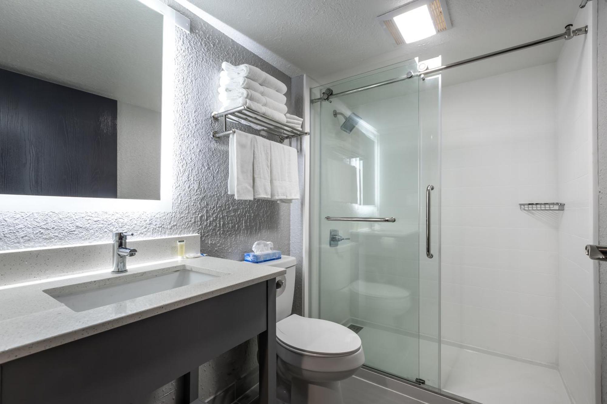 Rodeway Inn & Suites Near Outlet Mall - Ашвил Екстериор снимка