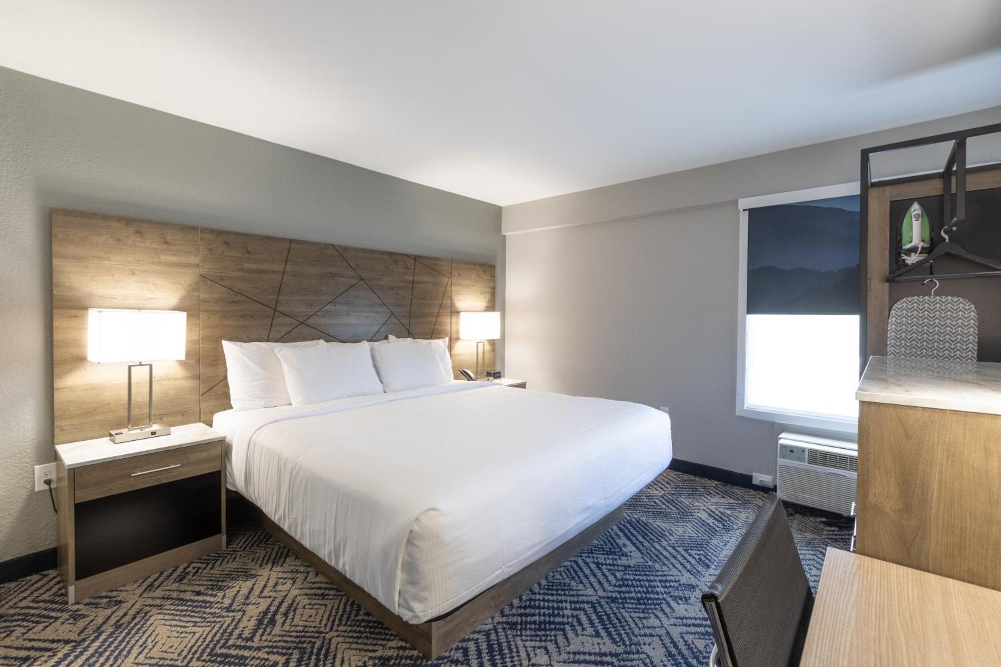 Rodeway Inn & Suites Near Outlet Mall - Ашвил Екстериор снимка