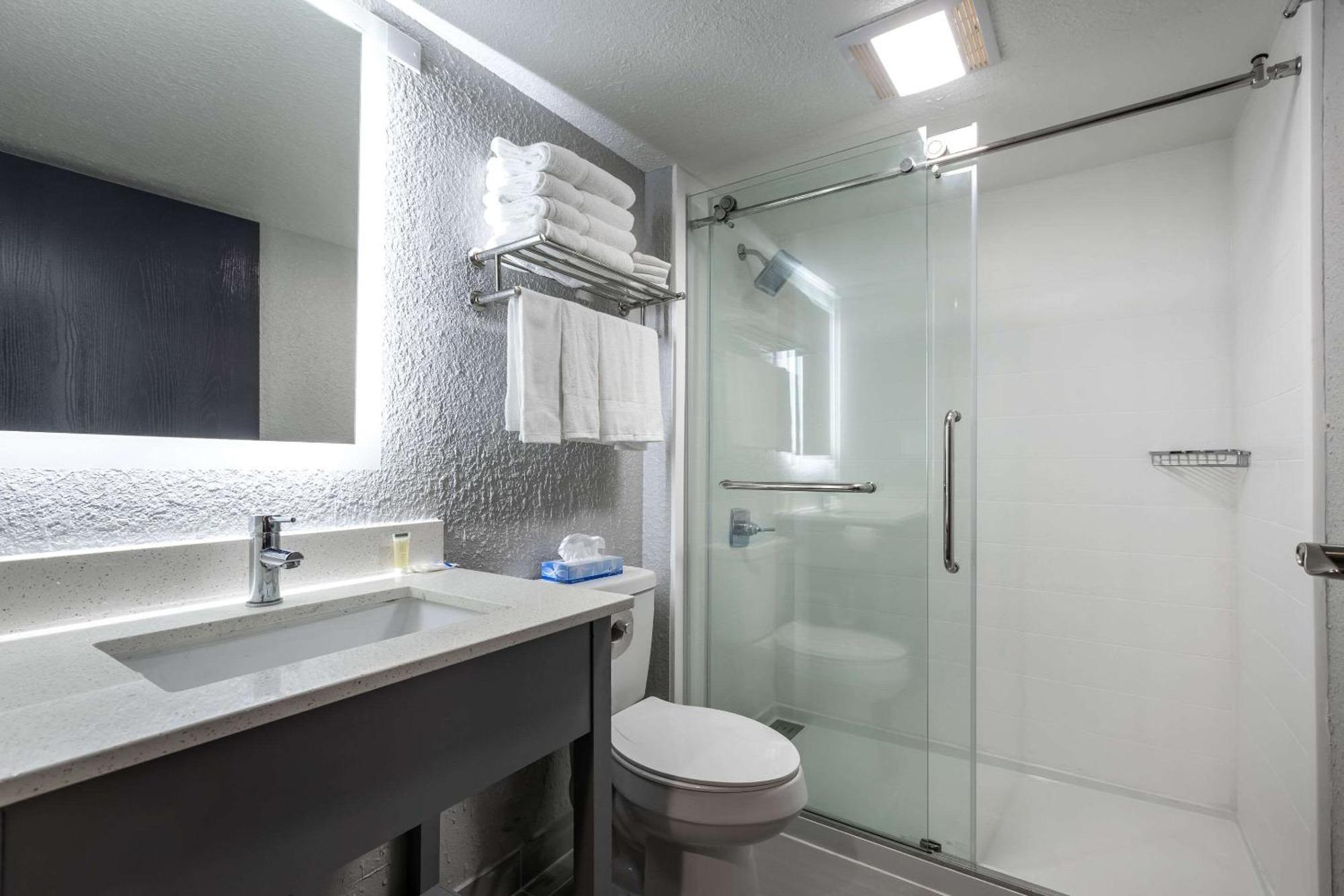Rodeway Inn & Suites Near Outlet Mall - Ашвил Екстериор снимка