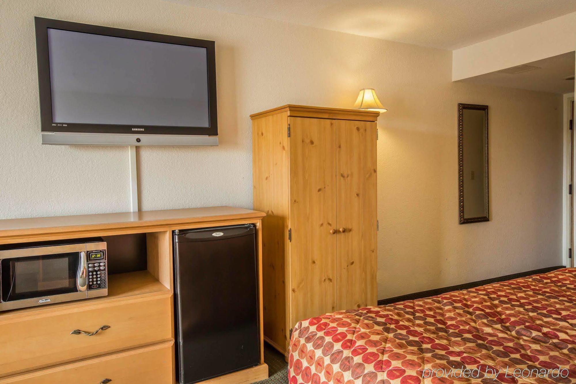 Rodeway Inn & Suites Near Outlet Mall - Ашвил Екстериор снимка