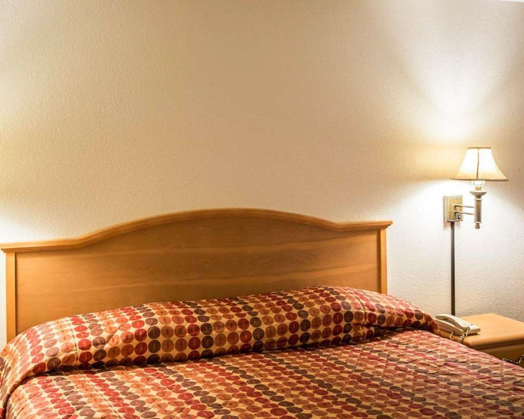 Rodeway Inn & Suites Near Outlet Mall - Ашвил Стая снимка