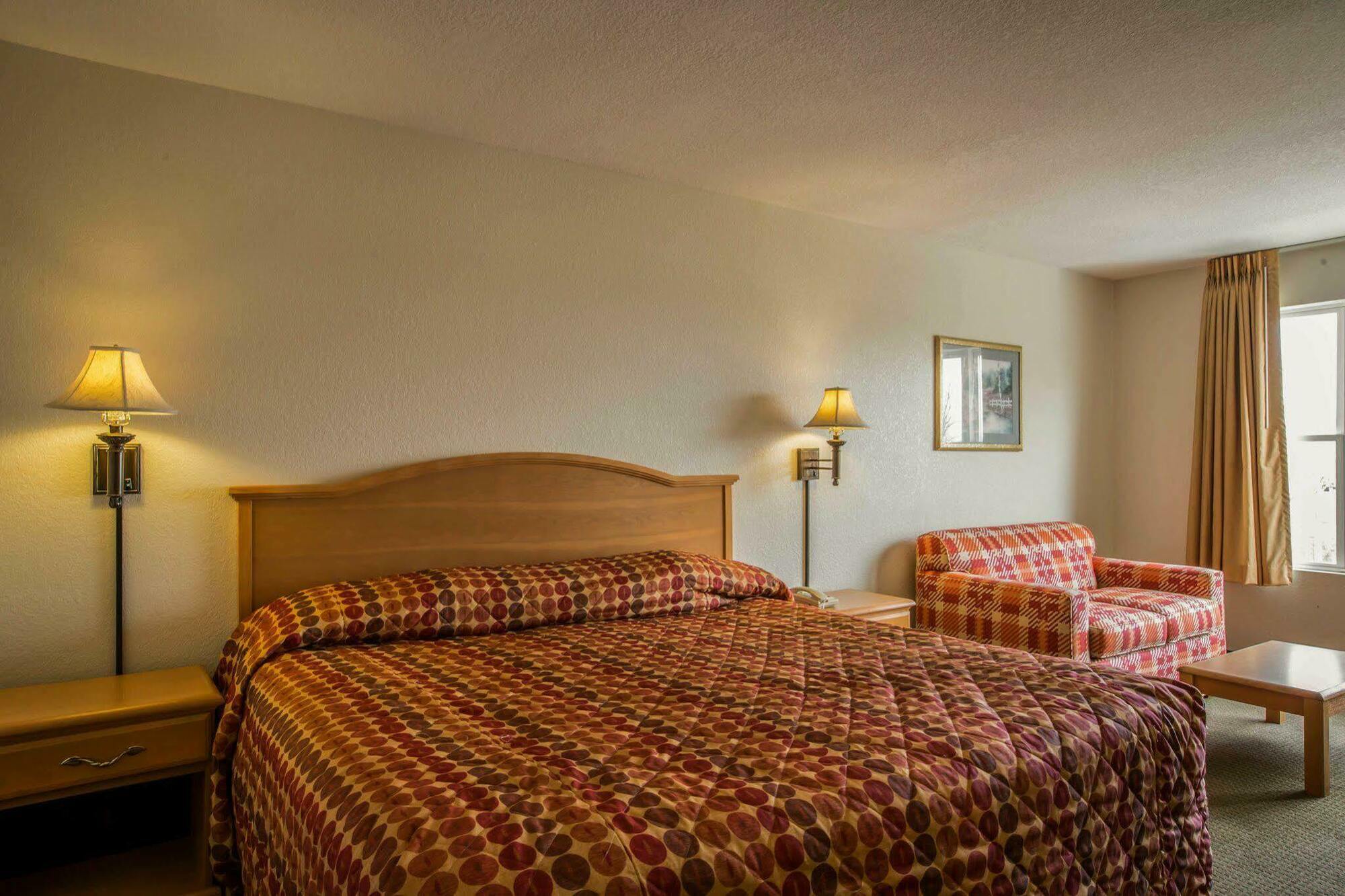 Rodeway Inn & Suites Near Outlet Mall - Ашвил Екстериор снимка