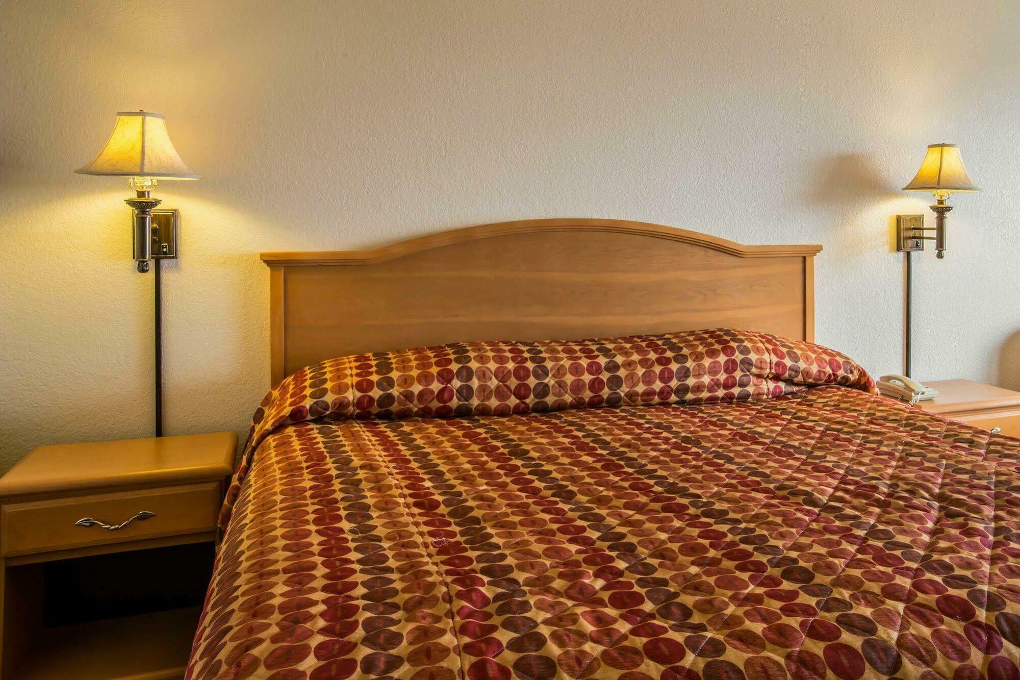 Rodeway Inn & Suites Near Outlet Mall - Ашвил Екстериор снимка