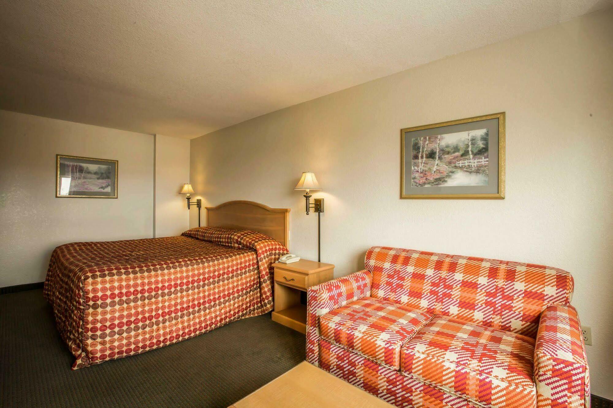 Rodeway Inn & Suites Near Outlet Mall - Ашвил Екстериор снимка
